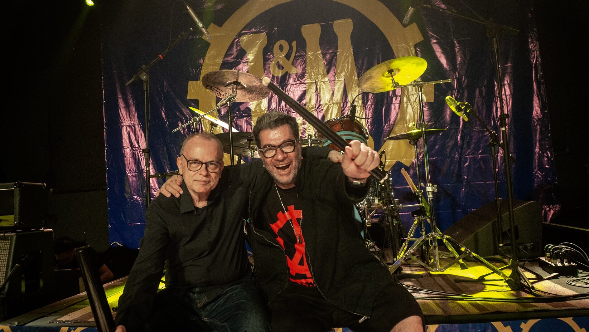 Licks & Maltz apresentam o legado do Engenheiros do Hawaii em show intimista em Porto Alegre