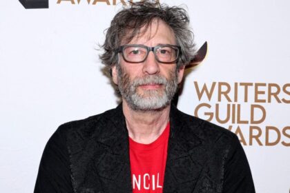 Escritor Neil Gaiman enfrenta acusações de abuso sexual e tráfico humano