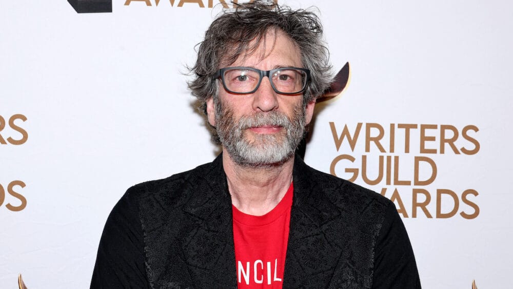 Escritor Neil Gaiman enfrenta acusações de abuso sexual e tráfico humano
