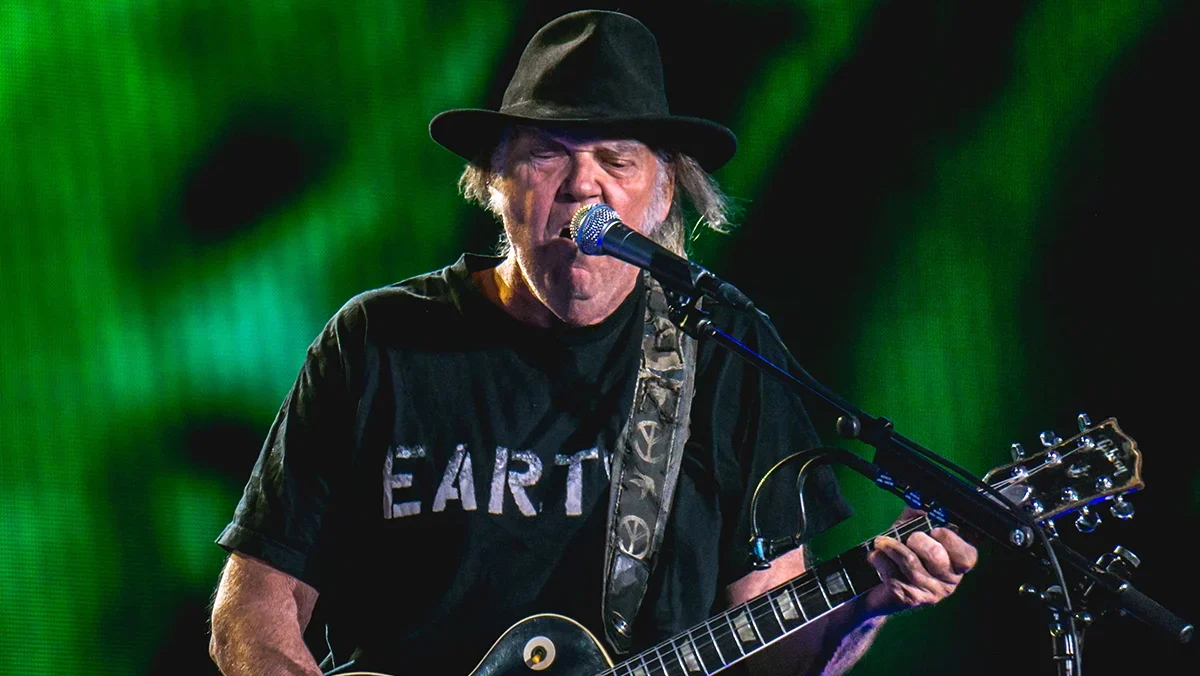 Neil Young finaliza gravação de álbum com The Chrome Hearts