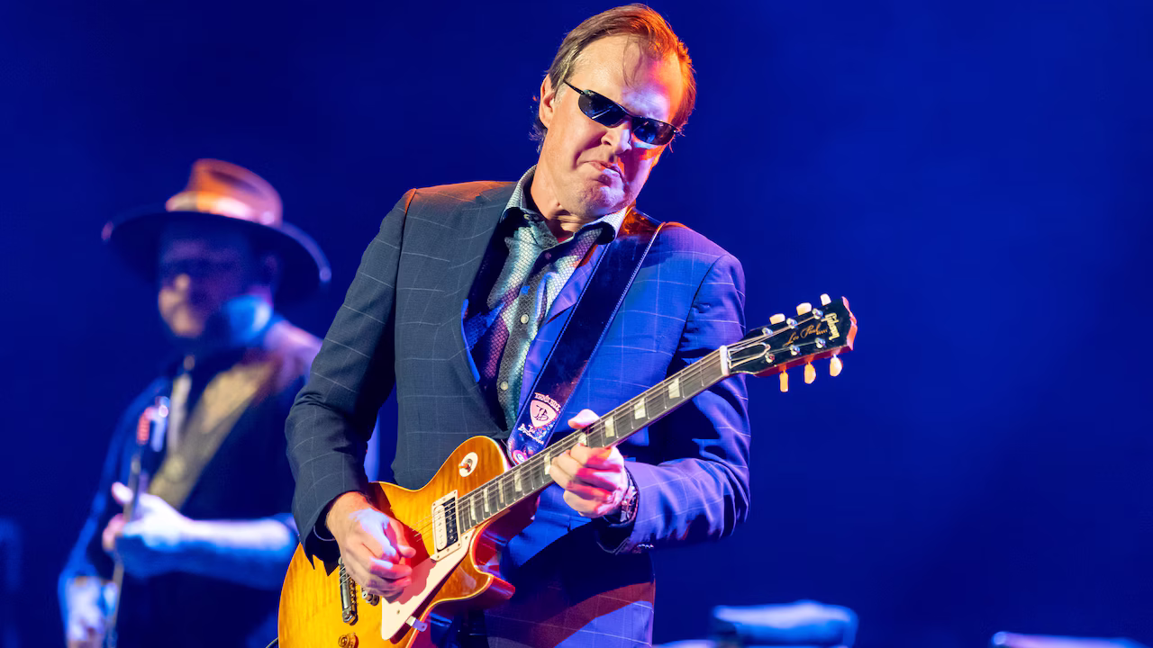 Joe Bonamassa lança “Shake This Ground” e prepara novo álbum