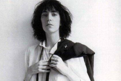 Patti Smith anuncia turnê para celebrar 50 anos do álbum “Horses”