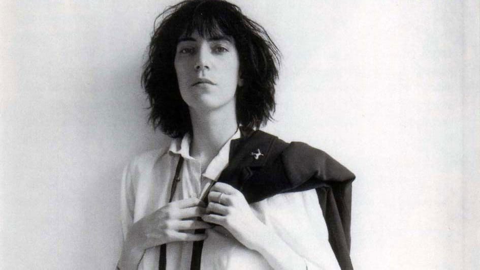 Patti Smith anuncia turnê para celebrar 50 anos do álbum “Horses”
