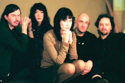 Smut retorna com novo single “Dead Air” após sucesso do álbum “How The Light Felt”