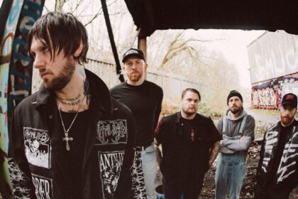 While She Sleeps lança curta-metragem sobre dor e superação