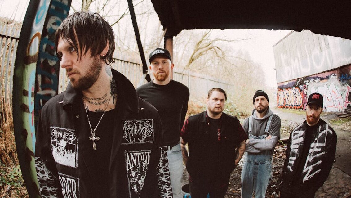 While She Sleeps lança curta-metragem sobre dor e superação