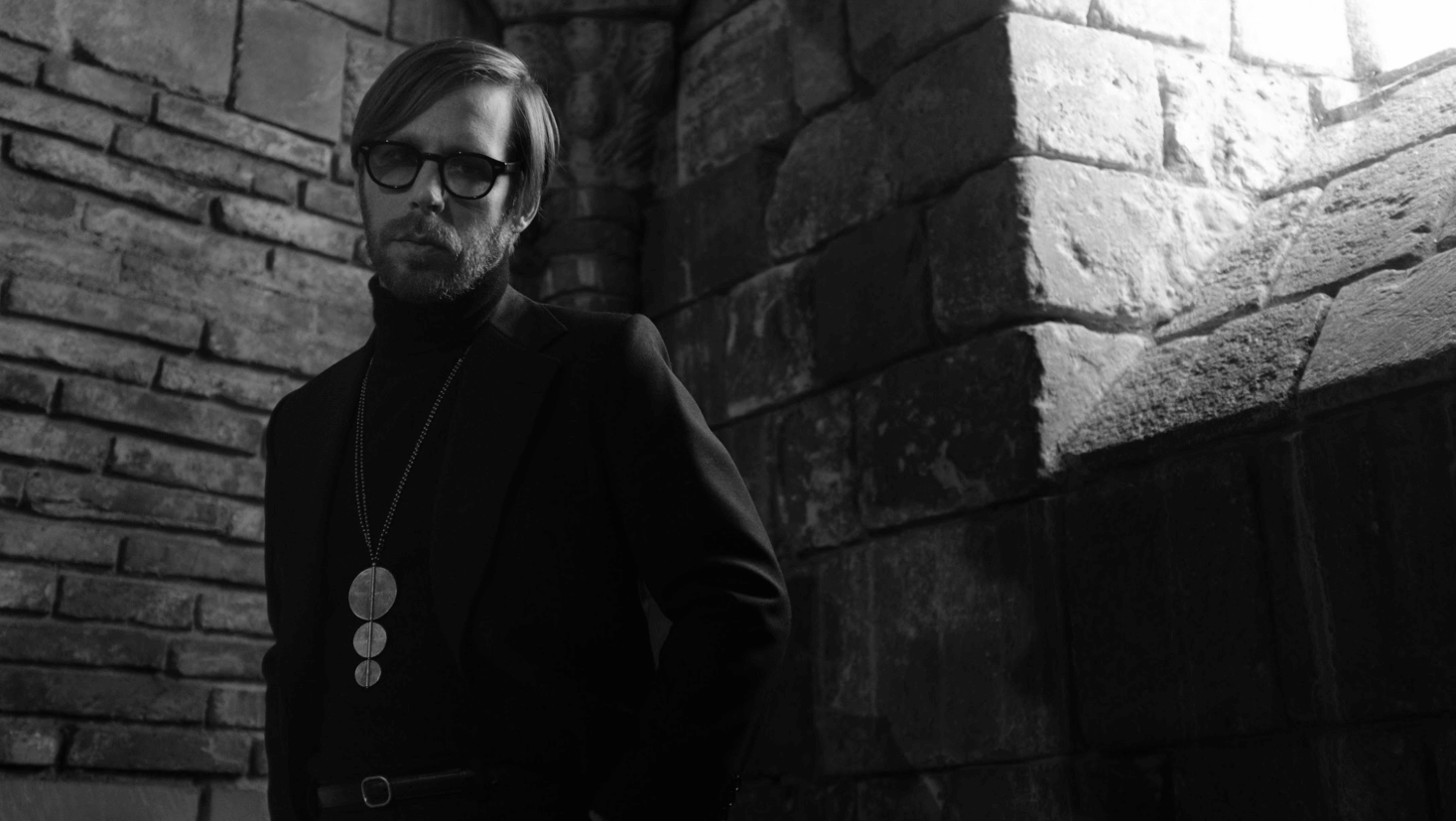 Adam Lytle lança “Black Masses”, primeiro single do aguardado álbum “Altars”