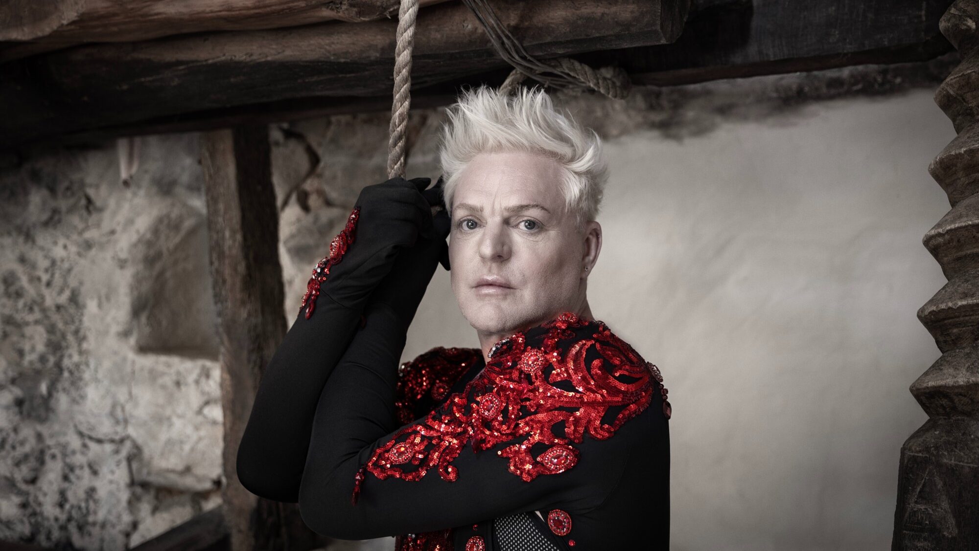 Andy Bell, do Erasure, anuncia novo álbum solo “Ten Crowns” com single “Don’t Cha Know”