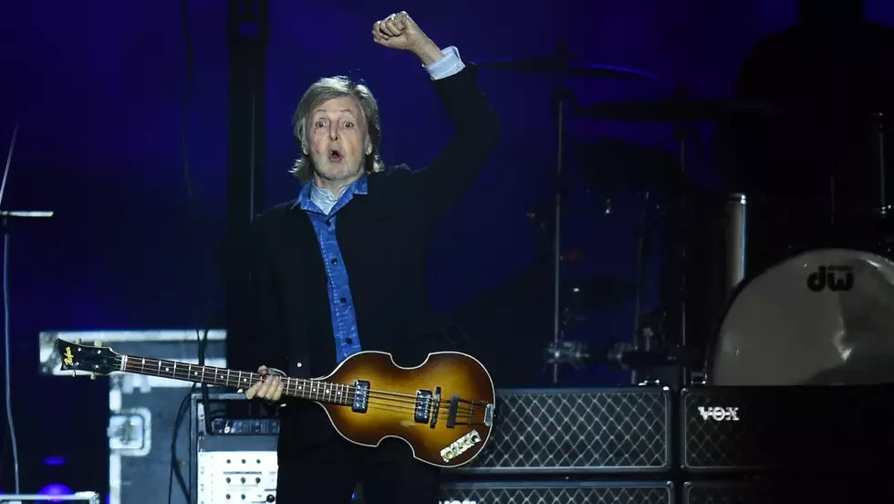 Paul McCartney surpreende fãs com show intimista no Bowery Ballroom em Nova York