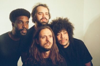 Boogarins no Opinião em Porto Alegre