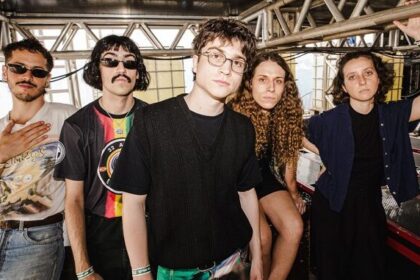 Exclusive Os Cabides anuncia turnê do disco Coisas Estranhas