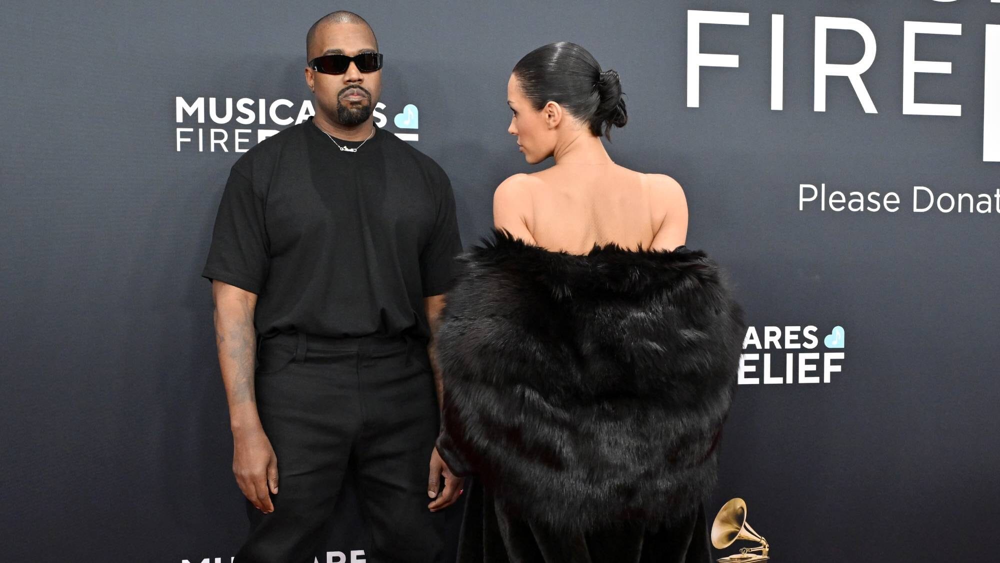 Bianca Censori não enfrentará ação legal por visual transparente no Grammy, dizem fontes