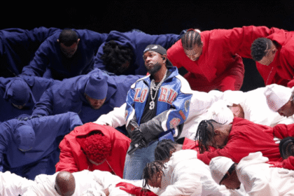 Kendrick Lamar dá show no Super Bowl LIX