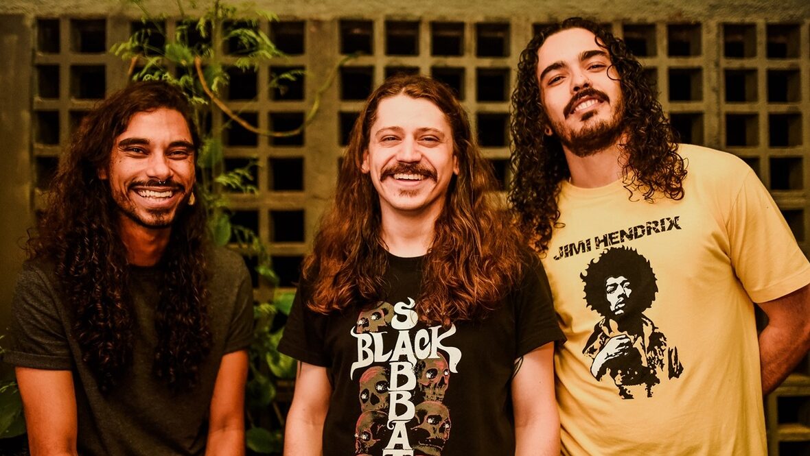 Overfuzz é lisérgico e dissonante no novo single ‘Montanha-Russa’