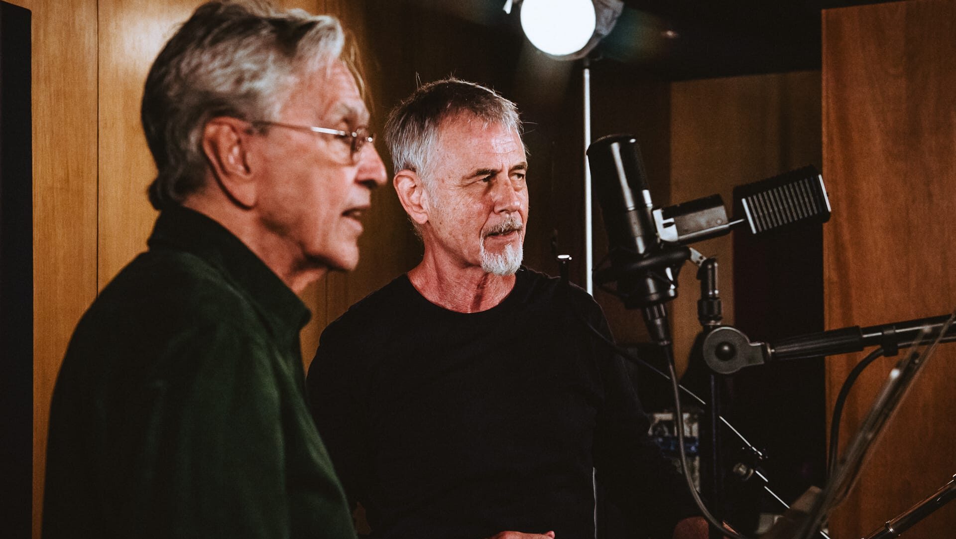 Ritchie e Caetano Veloso lançam nova versão para “Shy Moon”