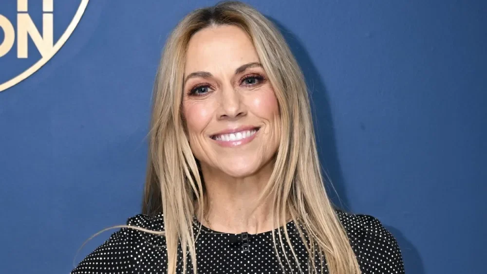 Sheryl Crow vende Tesla e doa recursos para apoiar NPR: “hora de decidir com quem alinhar”