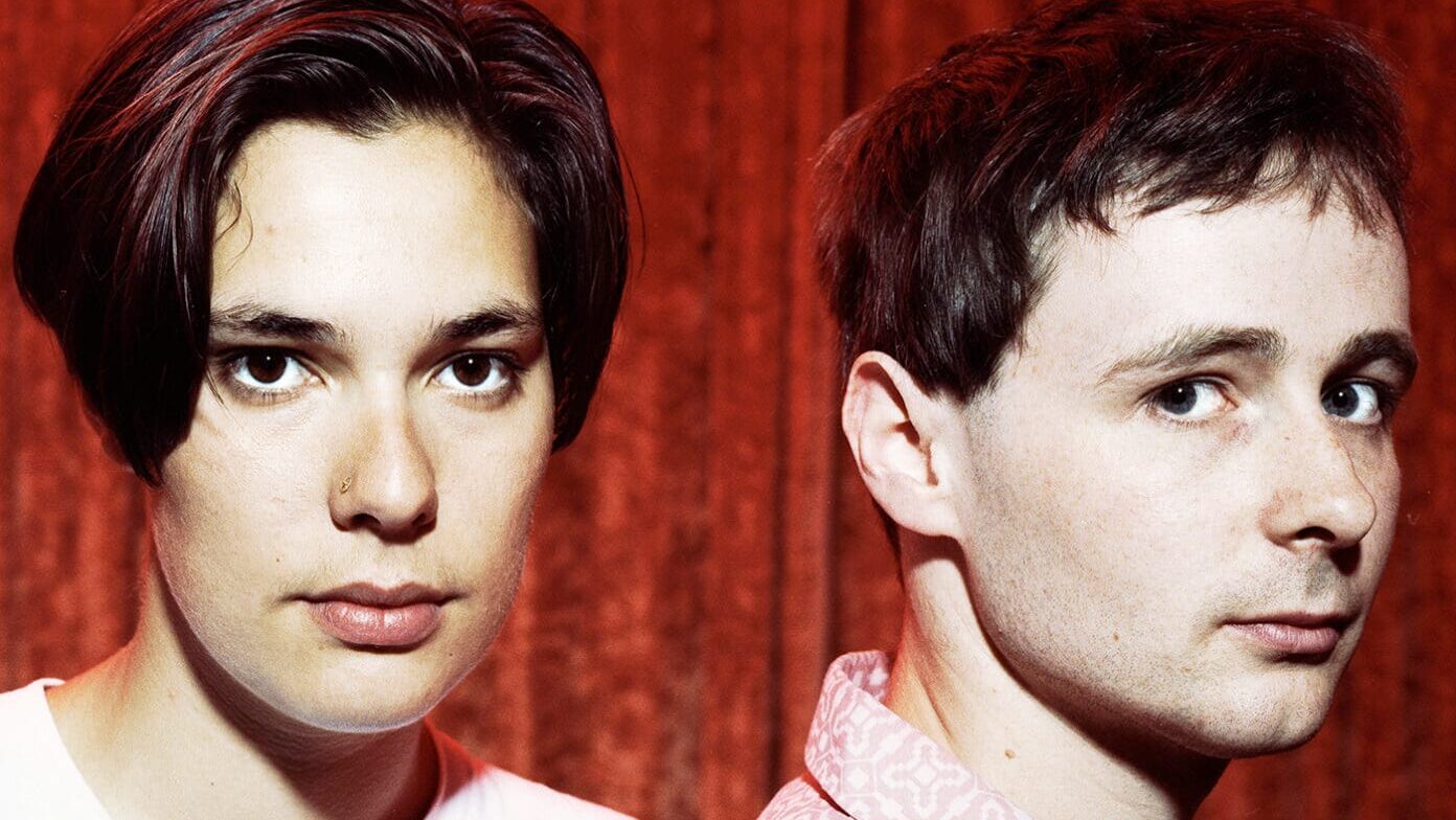 Stereolab revisita “Jenny Ondioline” e reflete sobre sua mensagem