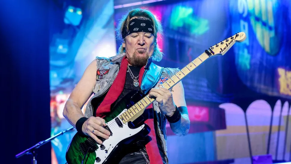 Adrian Smith, fala sobre tocar a guitarra “Greeny” de Kirk Hammett que já foi de Peter Green