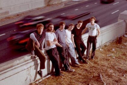 Dutch Interior anuncia álbum “Moneyball” e lança single “Fourth Street” com clipe