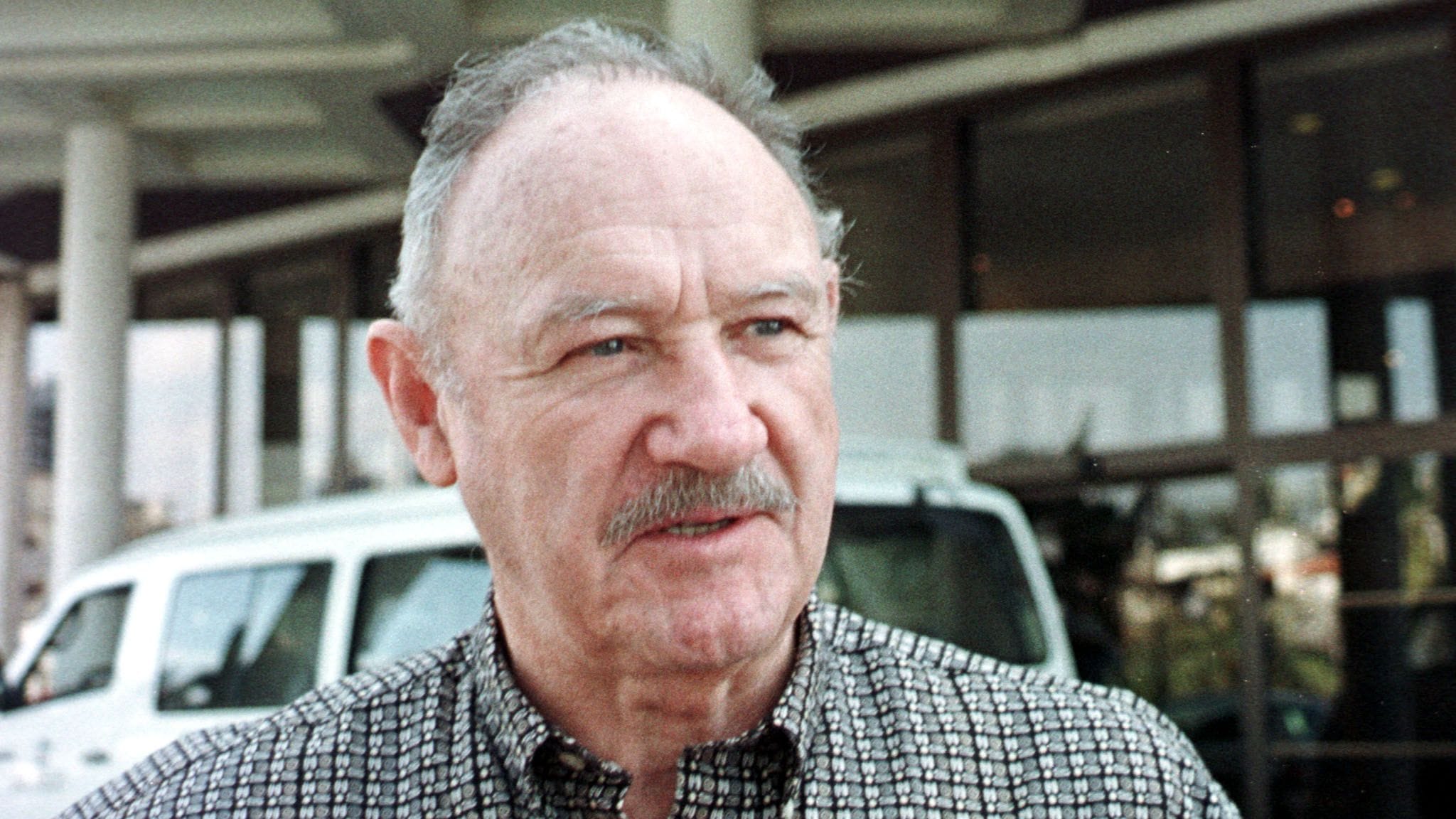 Morte de Gene Hackman segue sob investigação após teste negativo para envenenamento por monóxido de carbono