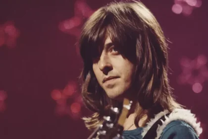 Joey Molland, guitarrista do Badfinger, morre aos 77 anos