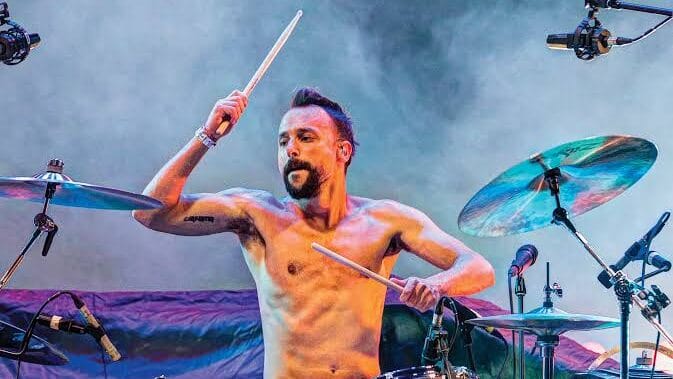 Isaac Carpenter e sua conexão com o Guns N’ Roses