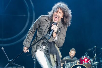 Mick Jones, do Foreigner, firma parceria com a Primary Wave Music