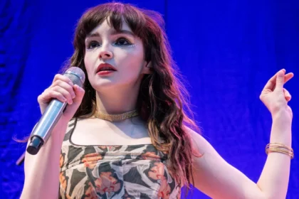 Lauren Mayberry e Joe Talbot unem forças em nova versão de “Sorry, Etc, Etc”