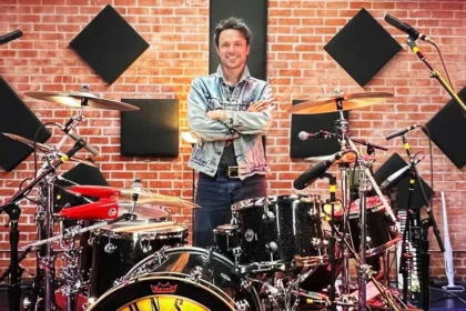 Guns N’ Roses confirma Isaac Carpenter como novo baterista