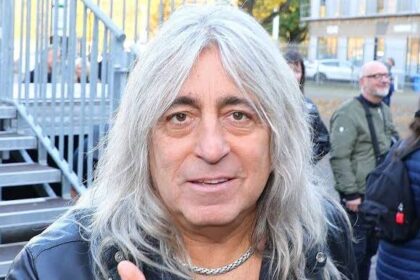 Mikkey Dee retorna aos palcos após enfrentar infecção grave e recebe apoio do filho em show do Scorpions