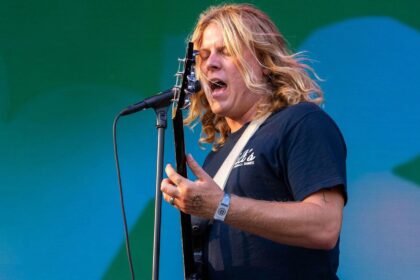 Ty Segall prepara novo álbum ‘Possession’ para 2025 e apresenta o single ‘Fantastic Tomb’