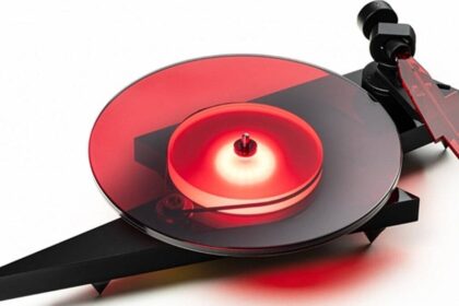 O toca-discos inspirado no AC/DC que todo fã vai querer