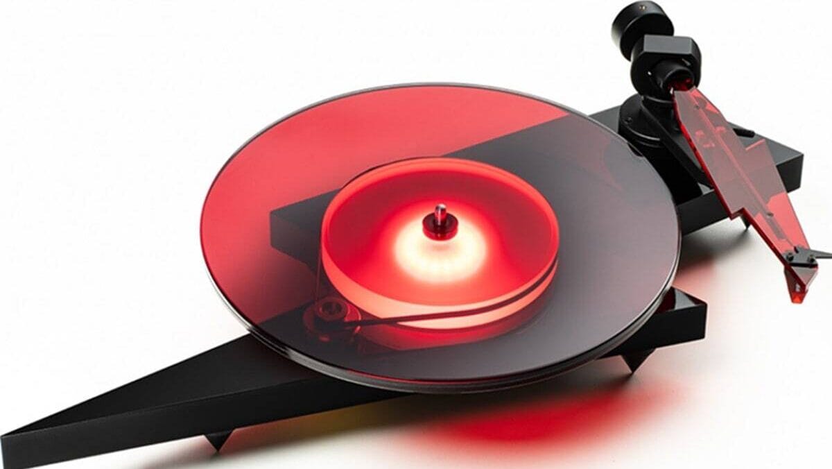 O toca-discos inspirado no AC/DC que todo fã vai querer
