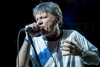 Bruce Dickinson prefere encerrar carreira a usar bases em shows do Iron Maiden