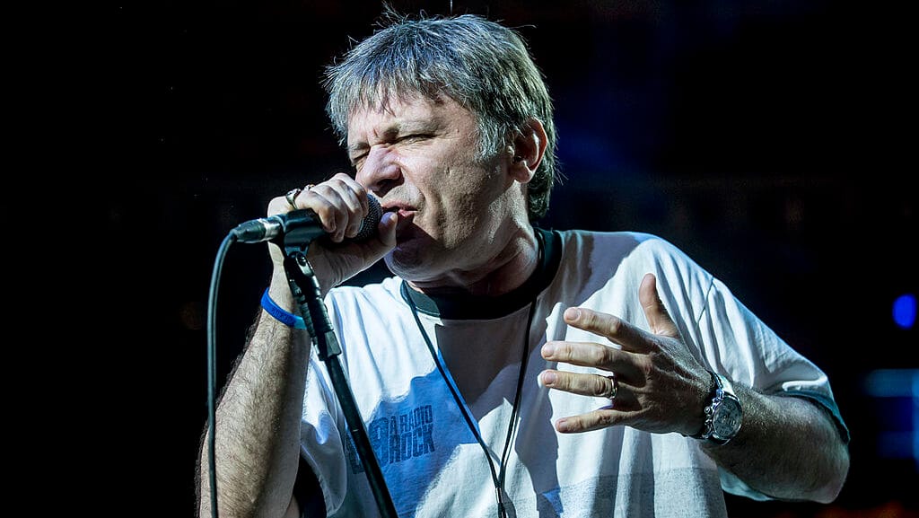 Bruce Dickinson prefere encerrar carreira a usar bases em shows do Iron Maiden