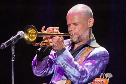 Flea e Nick Cave se unem em inusitada parceria musical