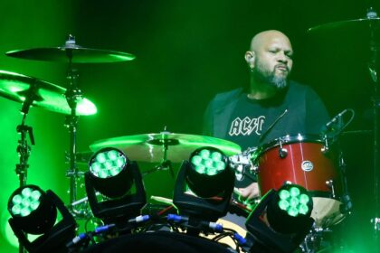 Guns N’ Roses surpreende fãs ao parabenizar Frank Ferrer dias após saída da banda