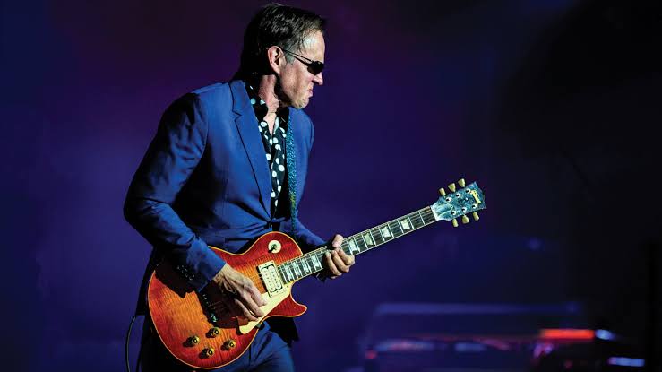 Joe Bonamassa lança novo single, Still Walking With Me