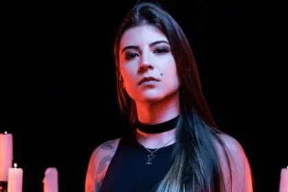 Jéssica di Falchi fora da banda Crypta