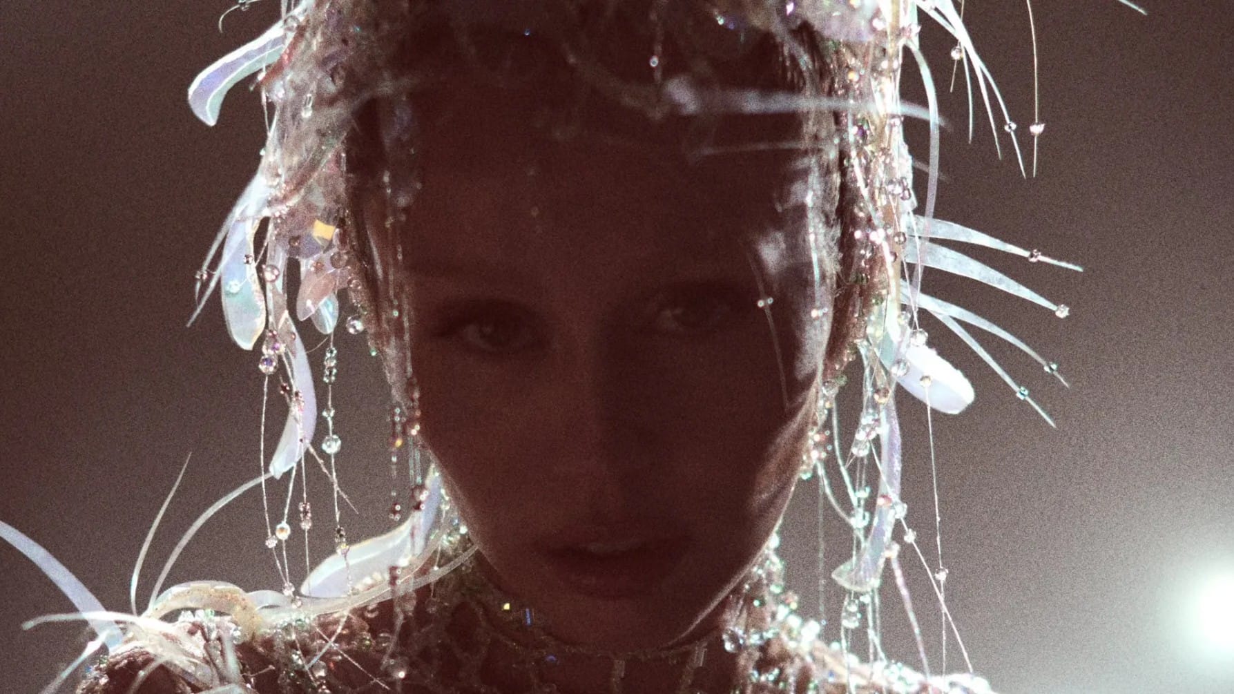 Miley Cyrus anuncia novo álbum ‘Something Beautiful’
