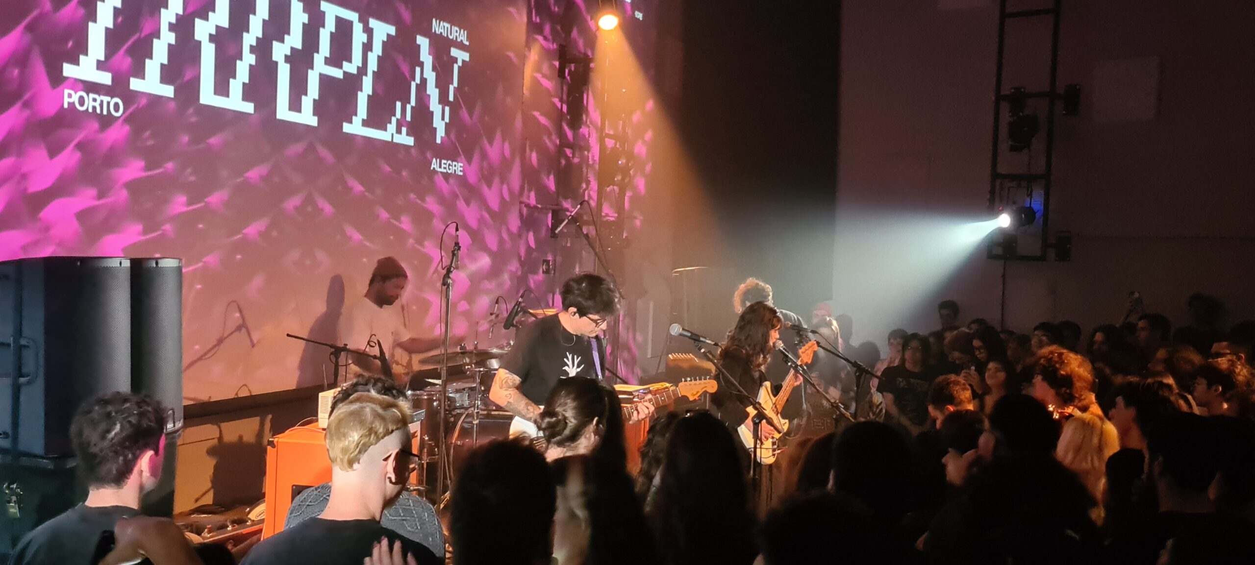 Terraplana mostra seu showgaze raiz ao público gaúcho