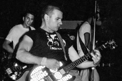 Guitarrista Al Barile, força criativa por trás do hardcore de Boston do SSD, morre aos 63 anos