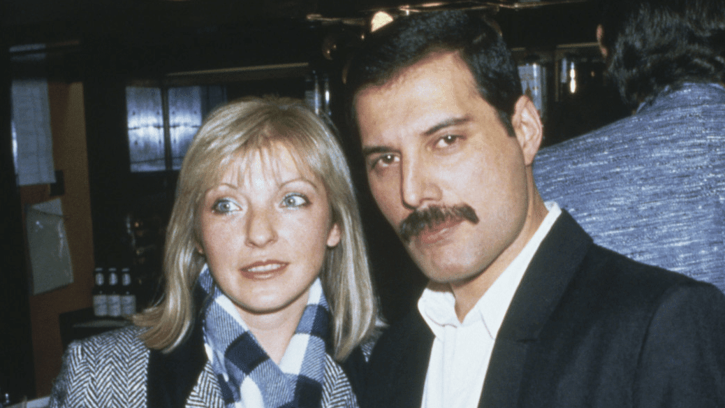 Família de Freddie Mercury tenta preservar acervo pessoal em meio a leilão polêmico
