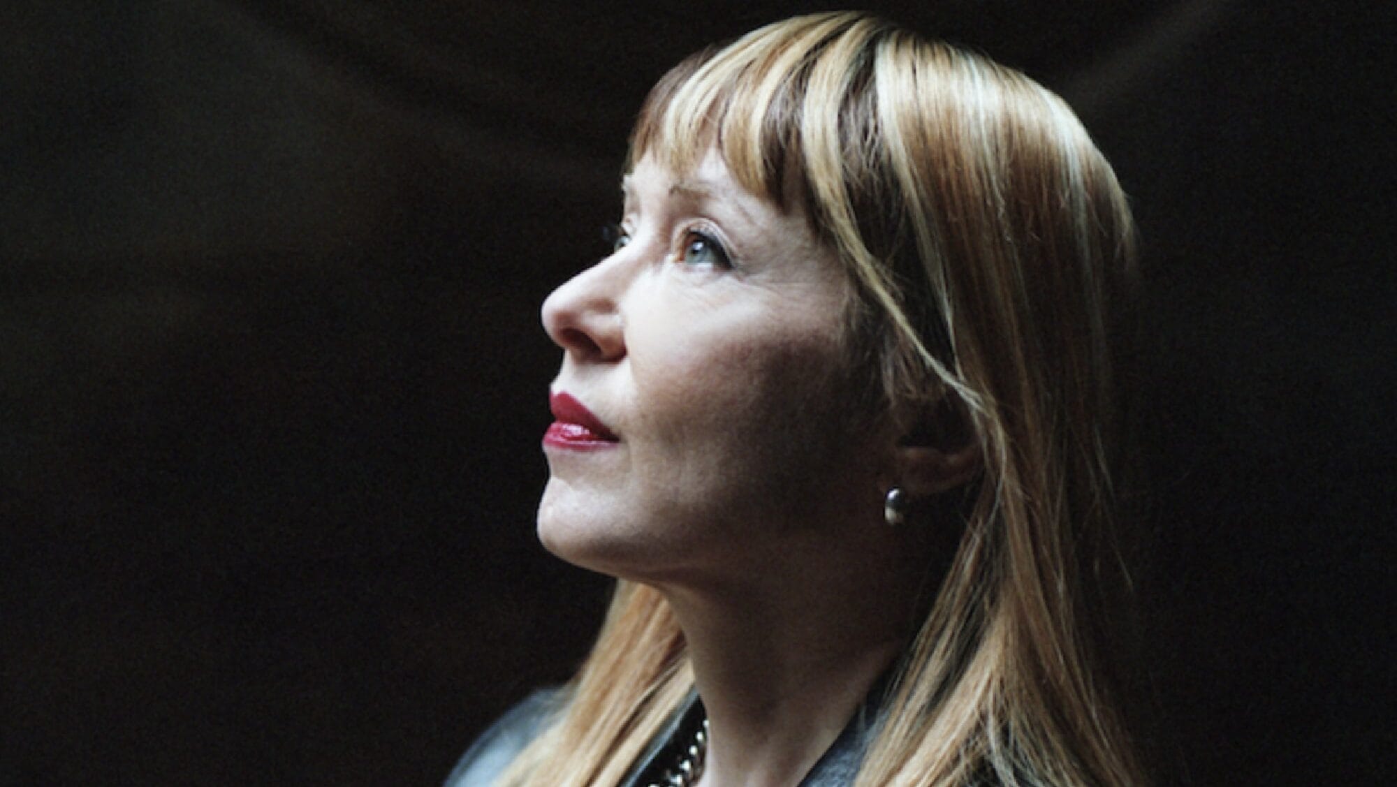 Suzanne Vega lança “Alley”, mais uma faixa do novo álbum previsto para 2025
