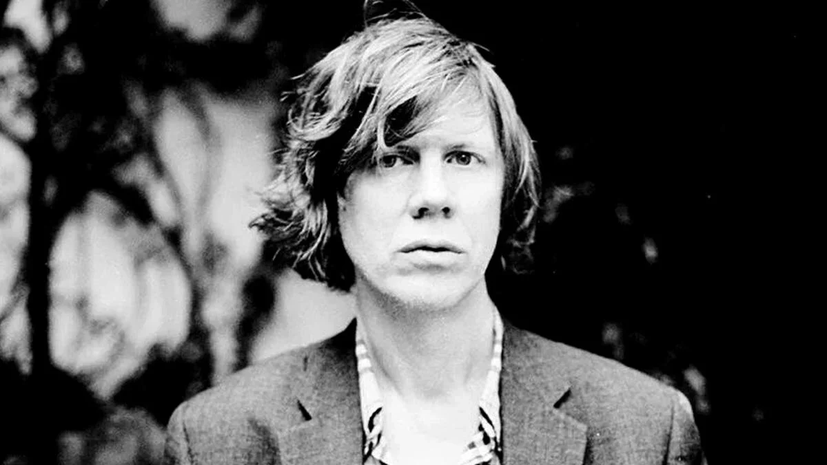 Thurston Moore descarta reunião do Sonic Youth e afirma que banda “não deixou nada inacabado”