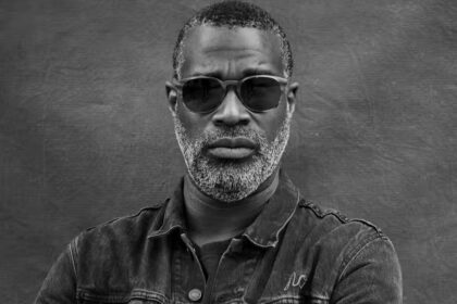 Tunde Adebimpe estreia em carreira solo com álbum que une ficção científica e emoções à flor da pele