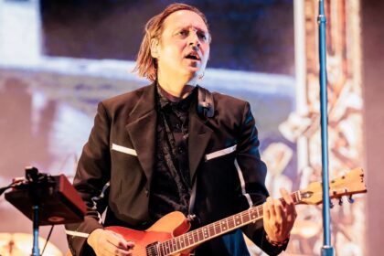 Arcade Fire anuncia álbum após três anos e lança novo single