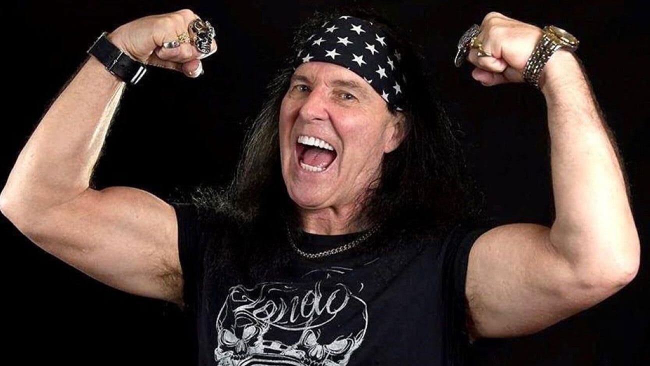Dave Evans critica bandas de metal e lamenta cenário atual do rock nas rádios