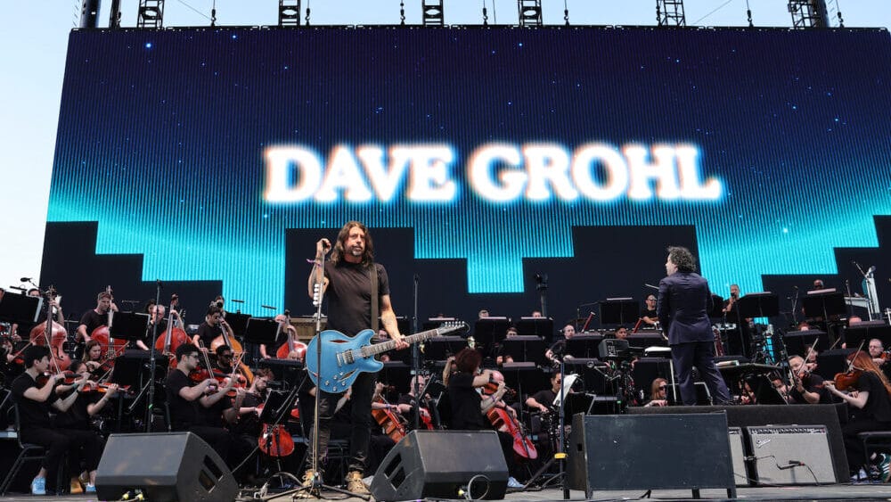 Dave Grohl participa de apresentação da Filarmônica de Los Angeles no Coachella com releituras do Foo Fighters