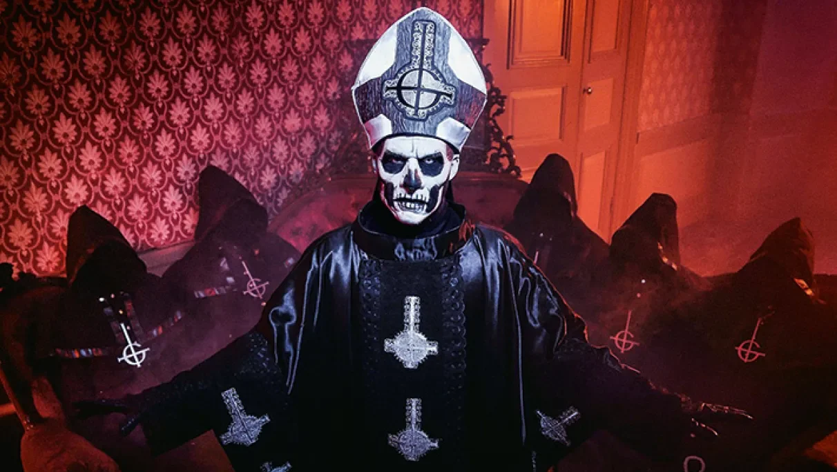 Ghost adota política sem celulares e enfrenta filas longas em show no Reino Unido